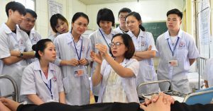 Nhiều trường hiện áp dụng hình thức xét tuyển liên thông Trung cấp Dược lên Cao đẳng, tạo điều kiện thuận lợi cho người học